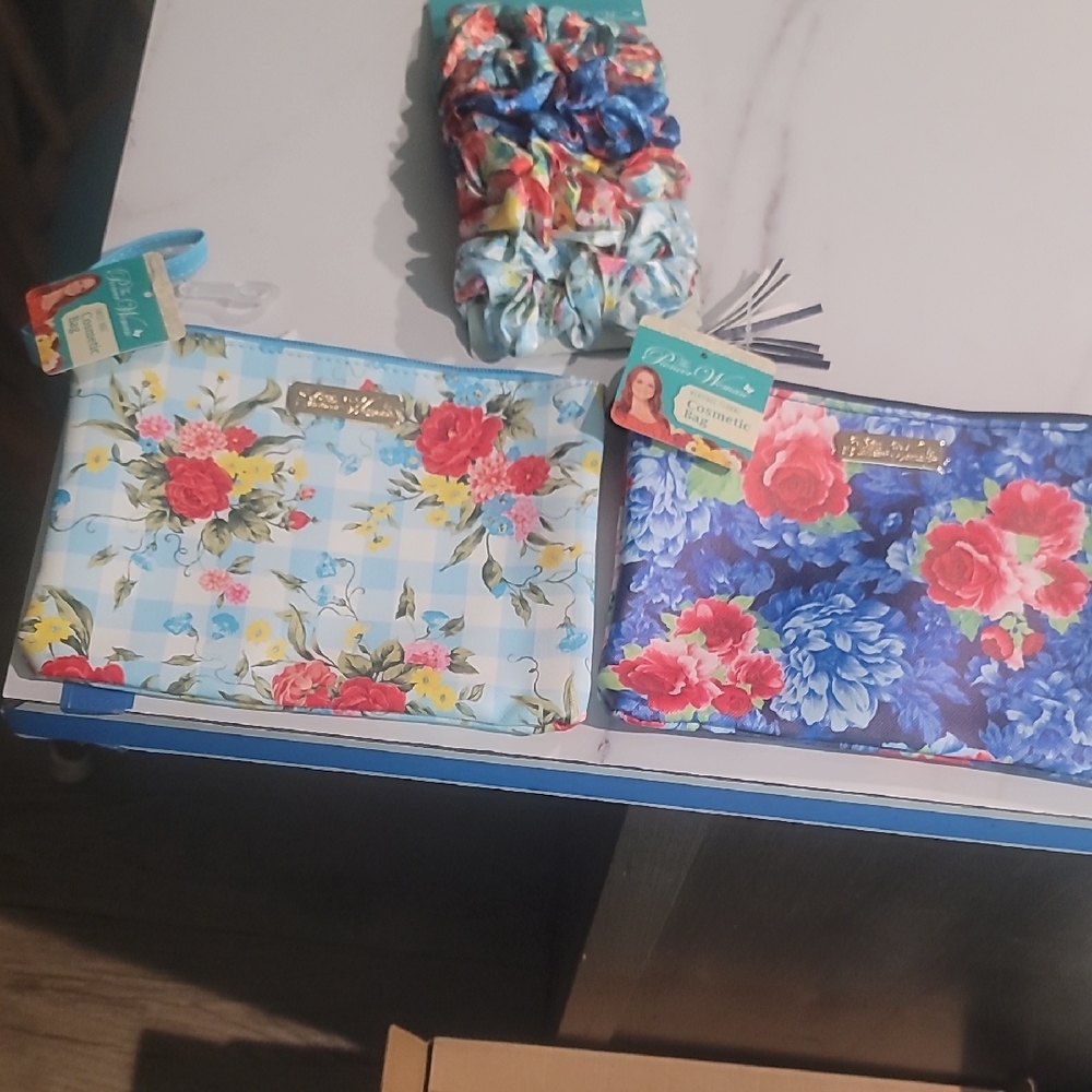 NWT Cosmetic bags The Pioneer Woman Sweet Rose & Heritage- 8 Hair Satin Ties,